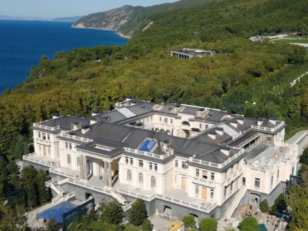 Putin's $2.1bn Mansion Exposed as Alleged Kleptocrat Hideaway